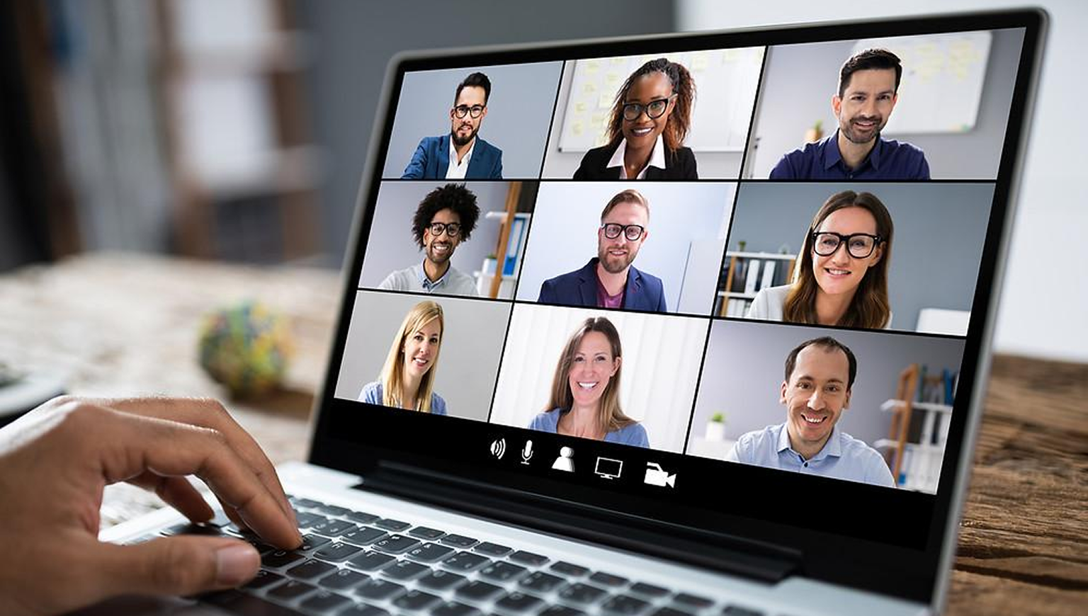 Group discussion rooms with timers and speaking order